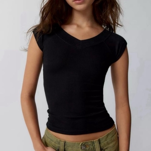 BDG Urban Outfitters Black Shannen Ribbed V-Neck Tee Size S - Picture 1 of 12